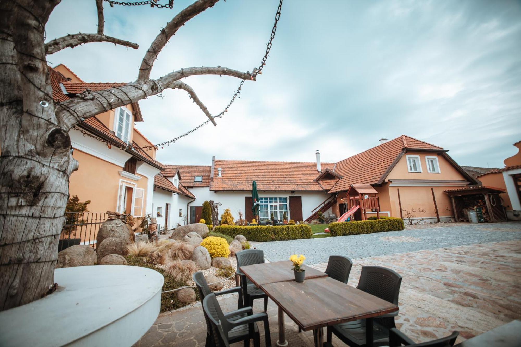 Restaurace Cp.2 Hotel Slapy  Exterior photo